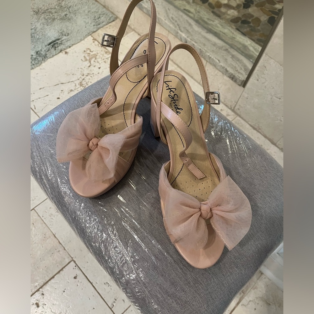Life Stride Last Dance women’s dress shoes.  Size 9.5
